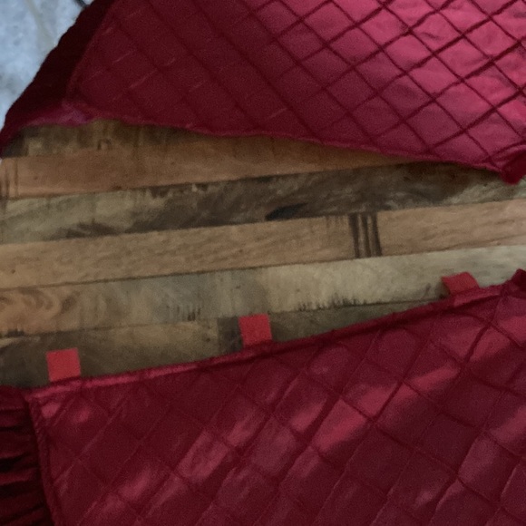 Large tree skirt with matching stockings - Picture 5 of 10